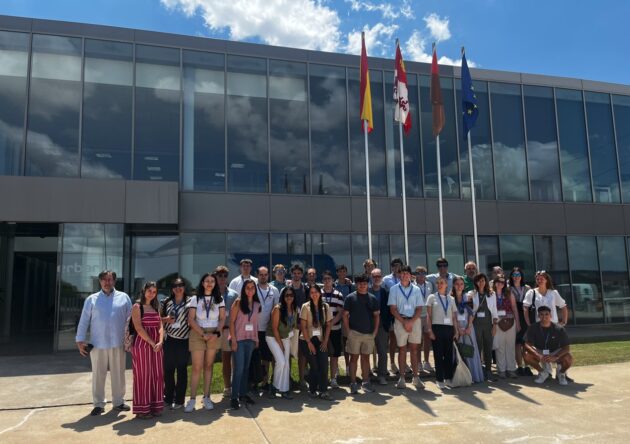 Estudiantes hackathon Hiperbaric